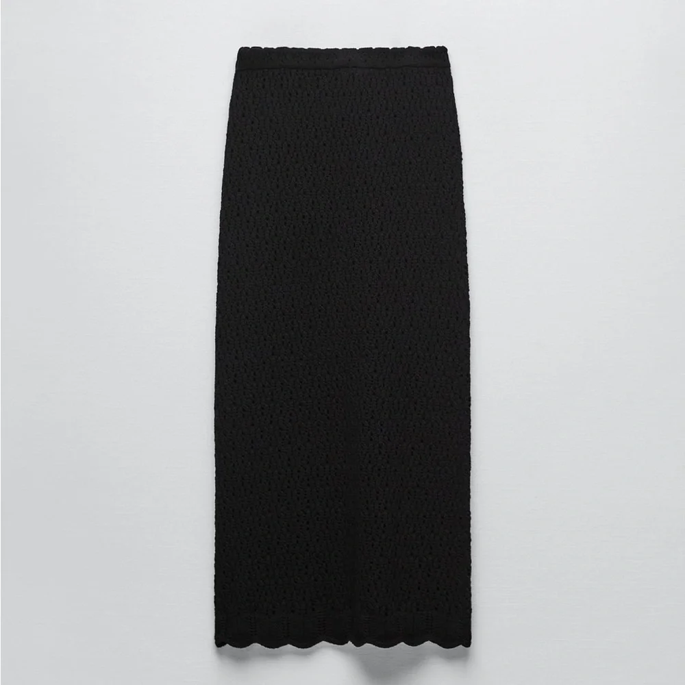 Zara LONG POINTELLE KNIT SKIRT. Black. Size S. New with Tags.